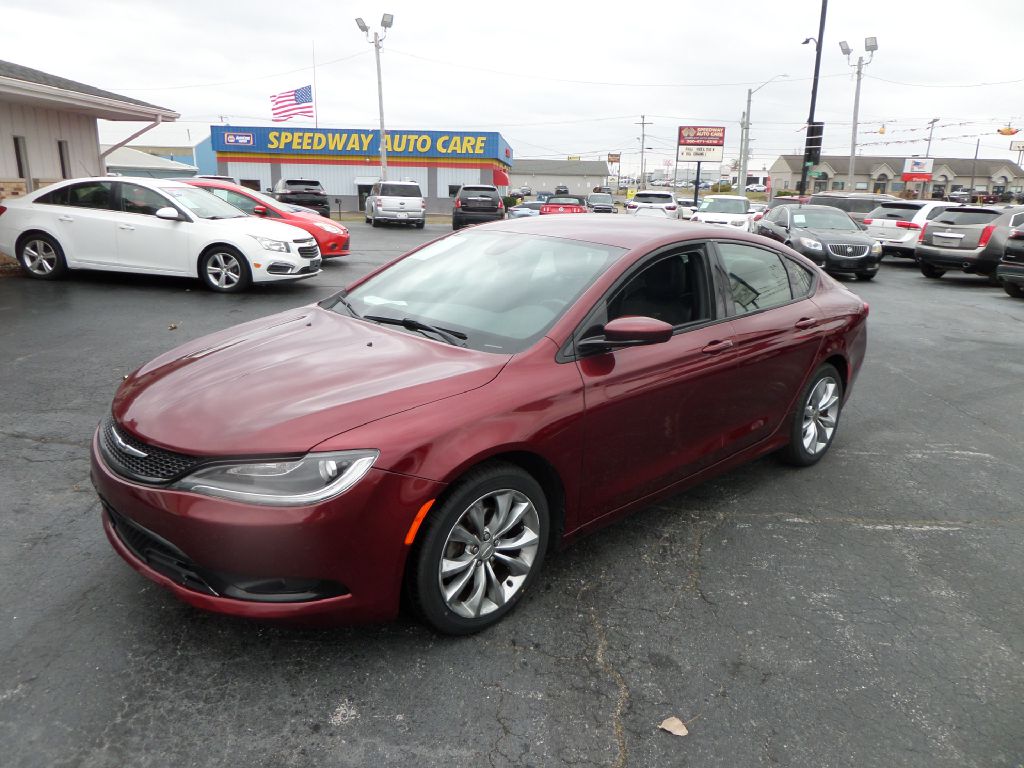 Photo 8 of this CHRYSLER 200