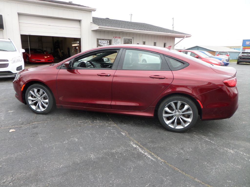 Photo 10 of this CHRYSLER 200