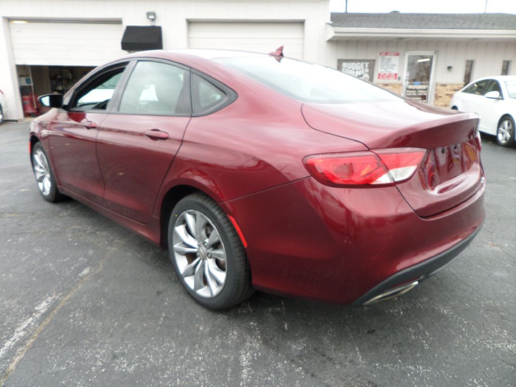 Photo 4 of this CHRYSLER 200