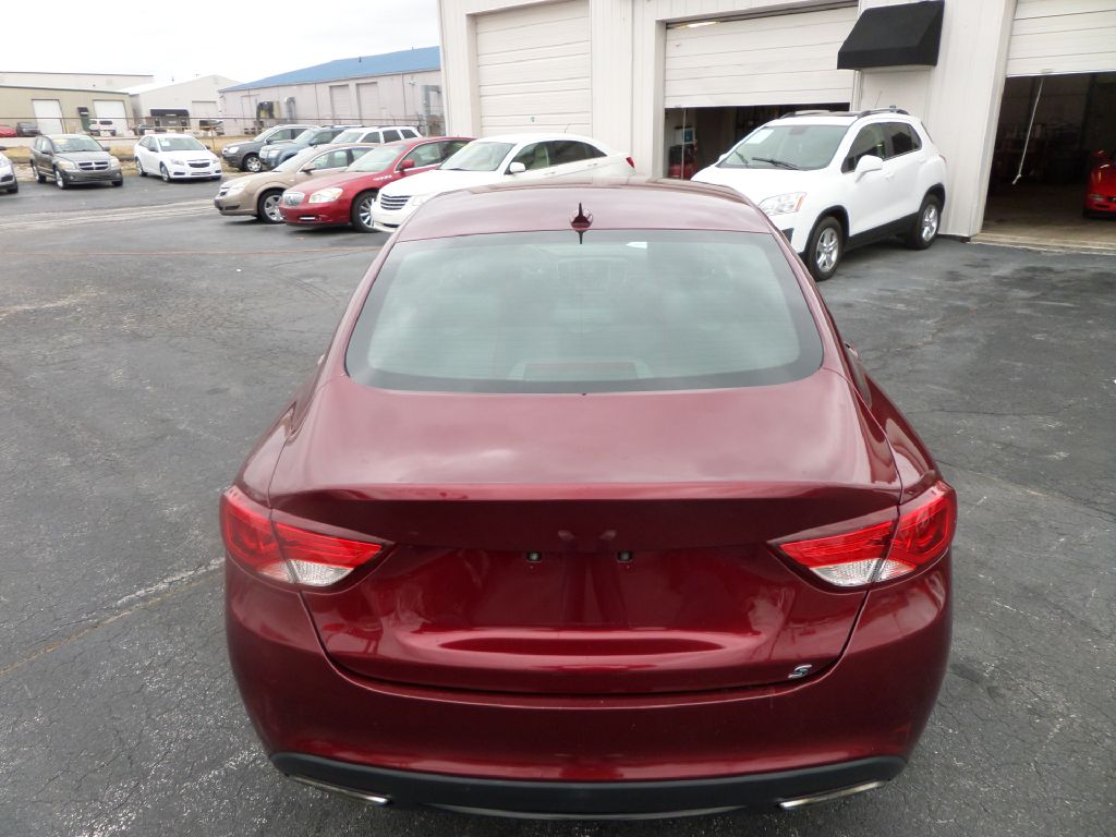 Photo 5 of this CHRYSLER 200
