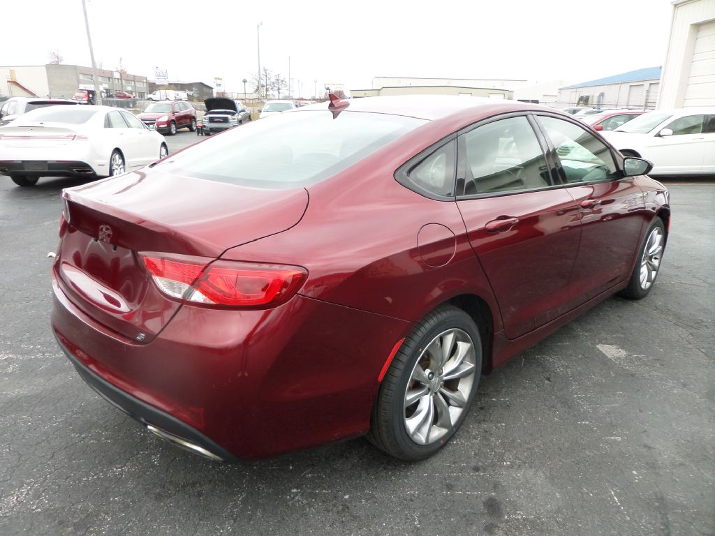Photo 14 of this CHRYSLER 200