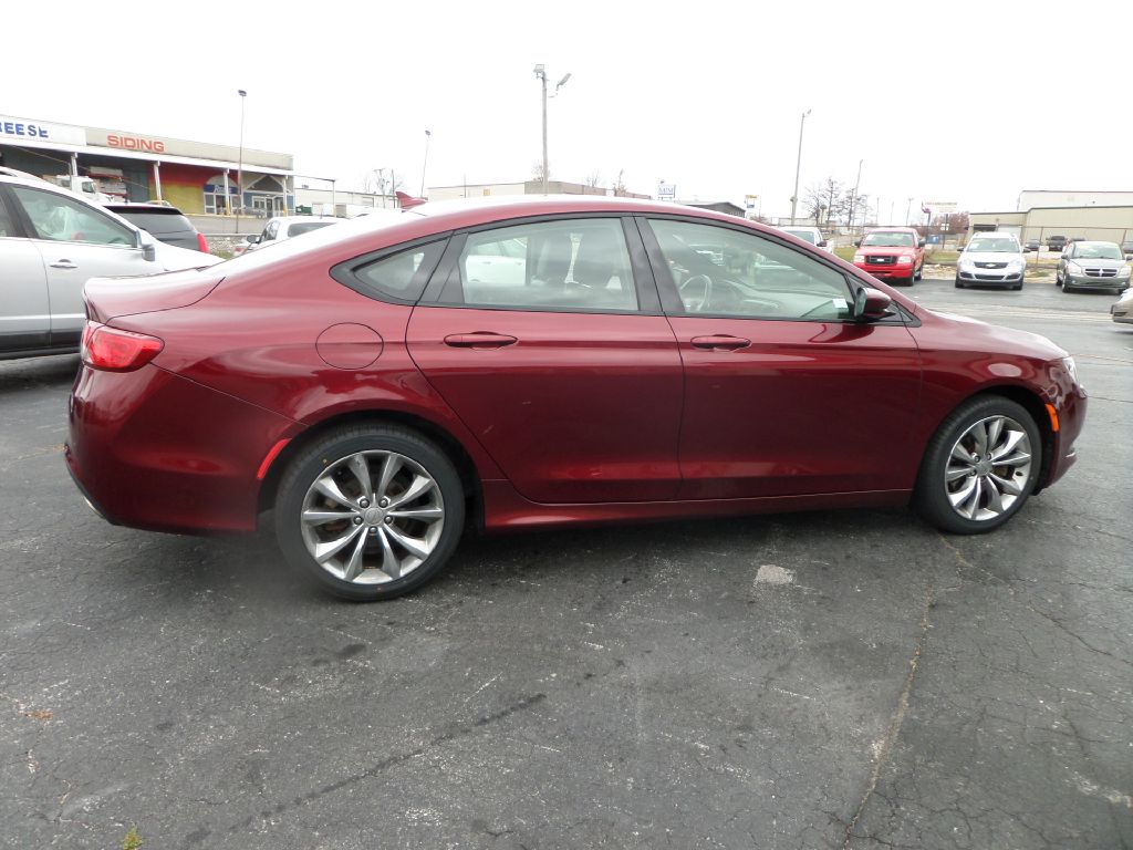Photo 11 of this CHRYSLER 200