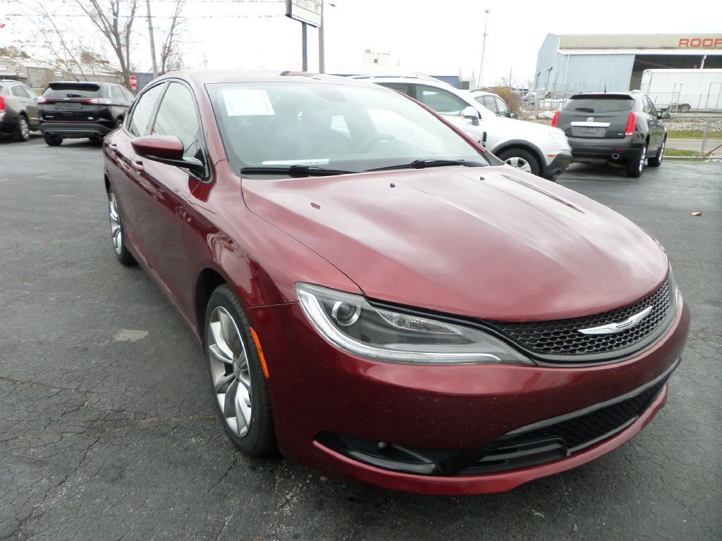 Photo 15 of this CHRYSLER 200