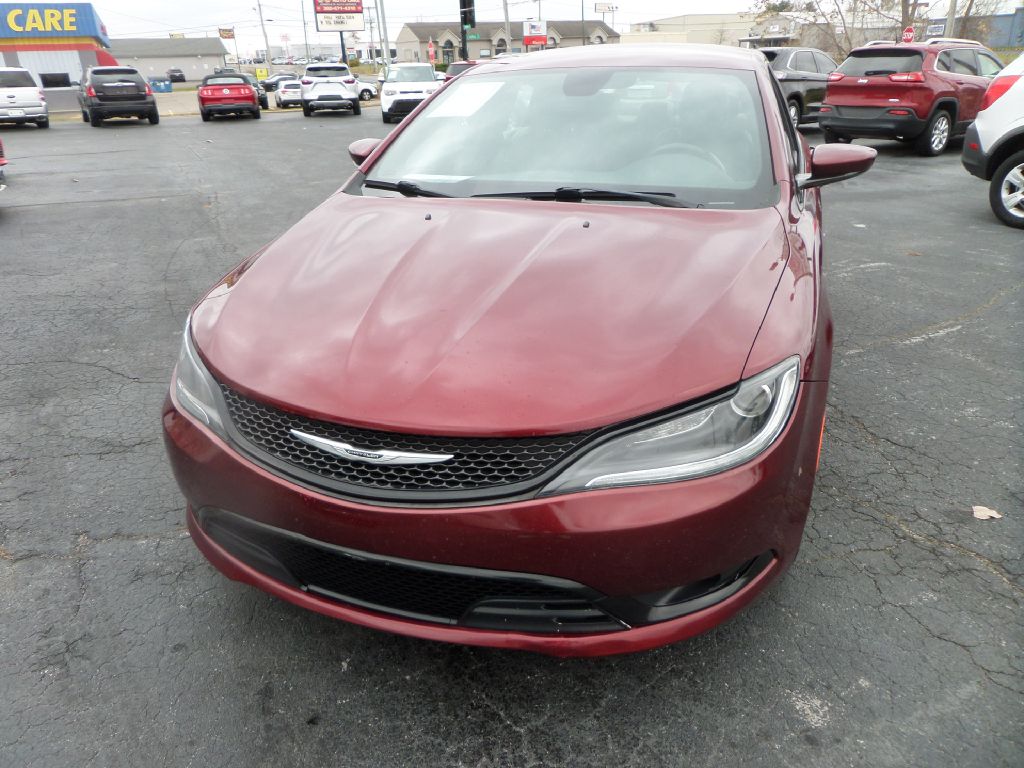 Photo 16 of this CHRYSLER 200