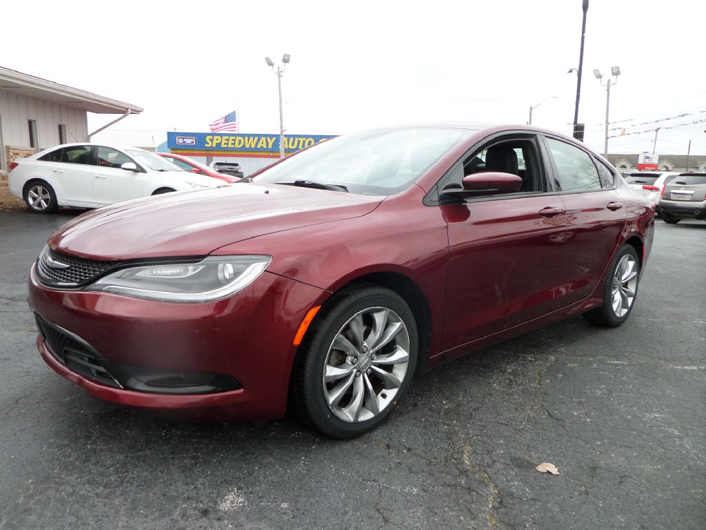 Photo 17 of this CHRYSLER 200