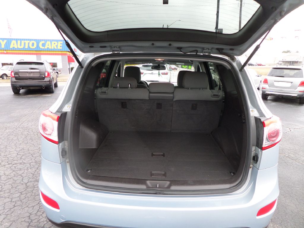 Photo 8 of this HYUNDAI SANTA FE