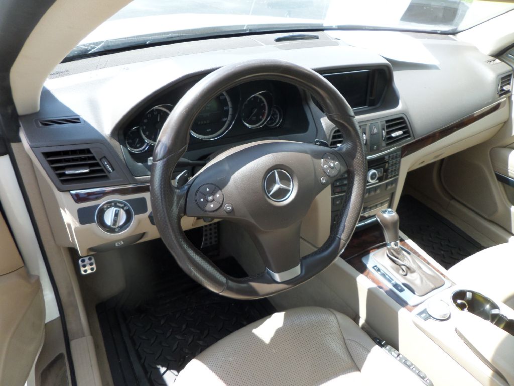 Photo 3 of this MERCEDES-BENZ E-CLASS