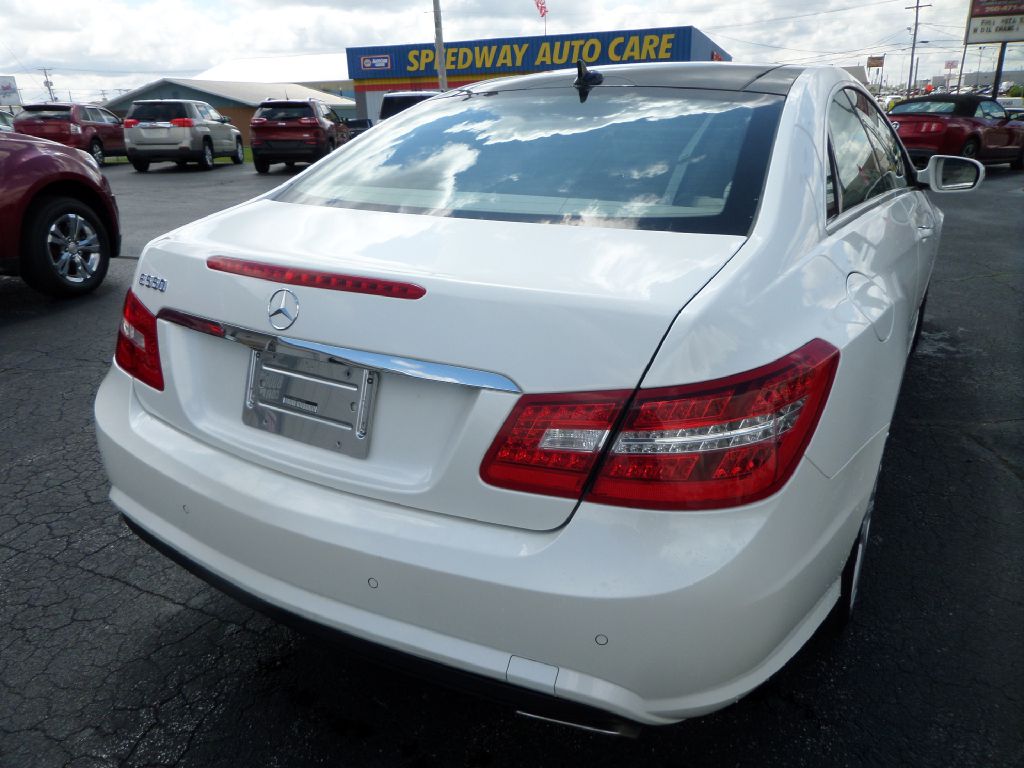 Photo 10 of this MERCEDES-BENZ E-CLASS