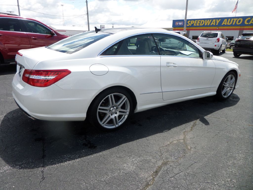 Photo 11 of this MERCEDES-BENZ E-CLASS