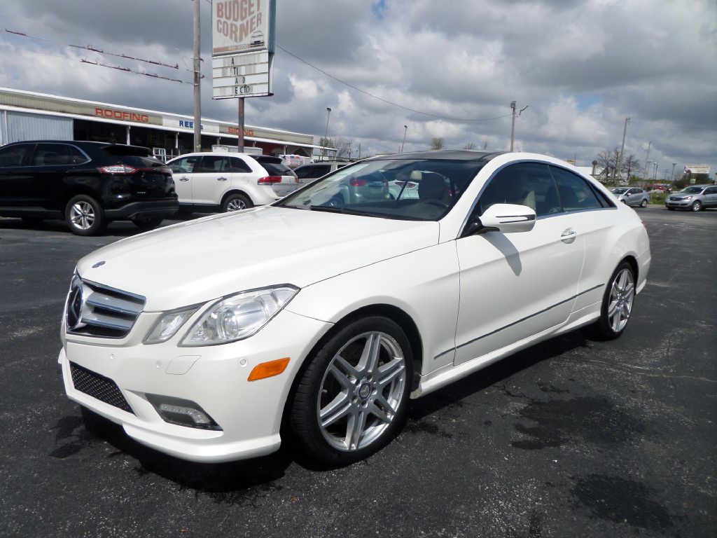Photo 2 of this MERCEDES-BENZ E-CLASS