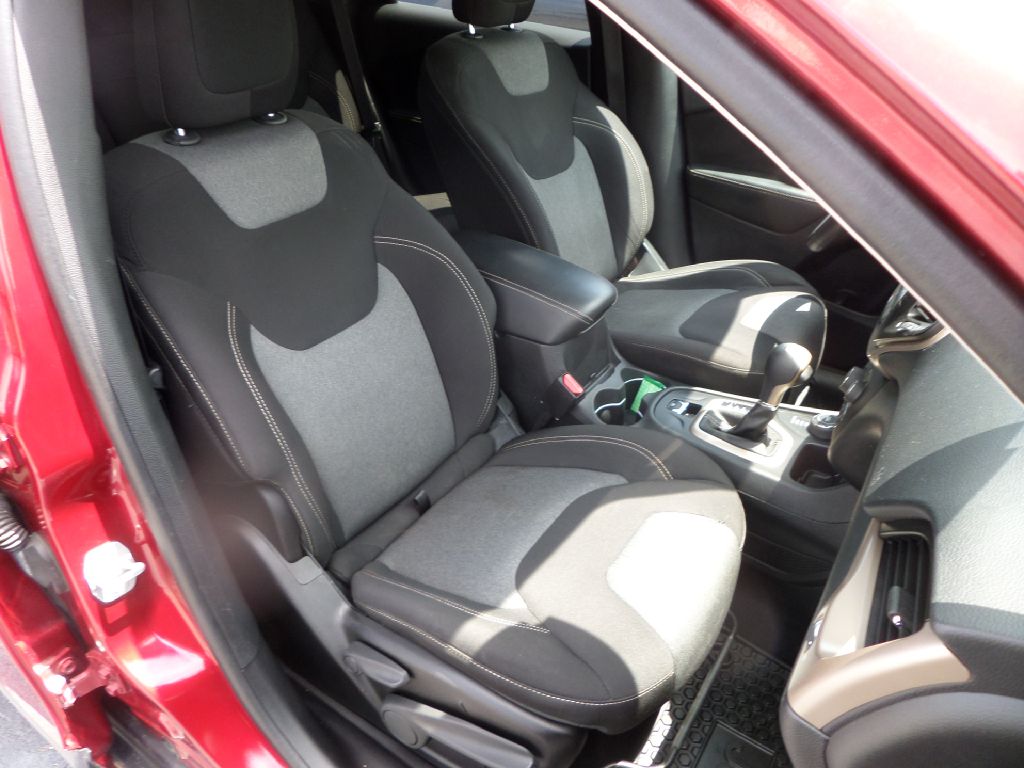 Photo 6 of this JEEP CHEROKEE