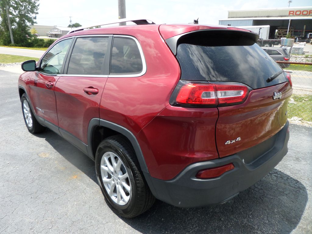 Photo 7 of this JEEP CHEROKEE
