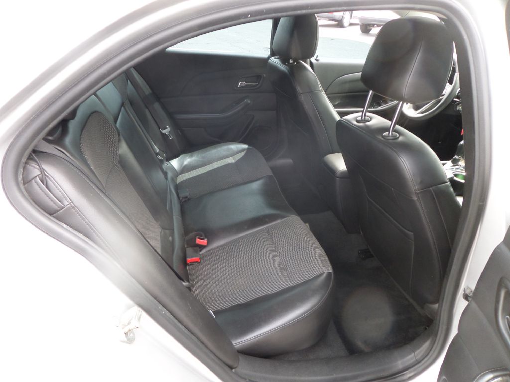 Photo 9 of this CHEVROLET MALIBU