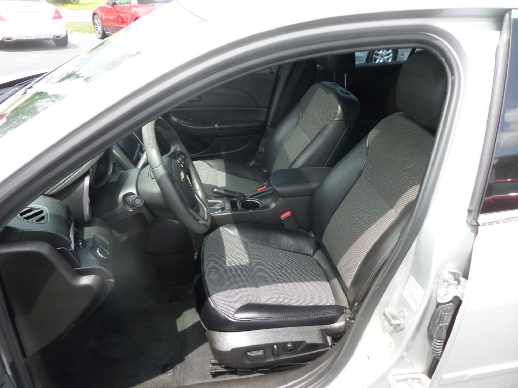 Photo 12 of this CHEVROLET MALIBU