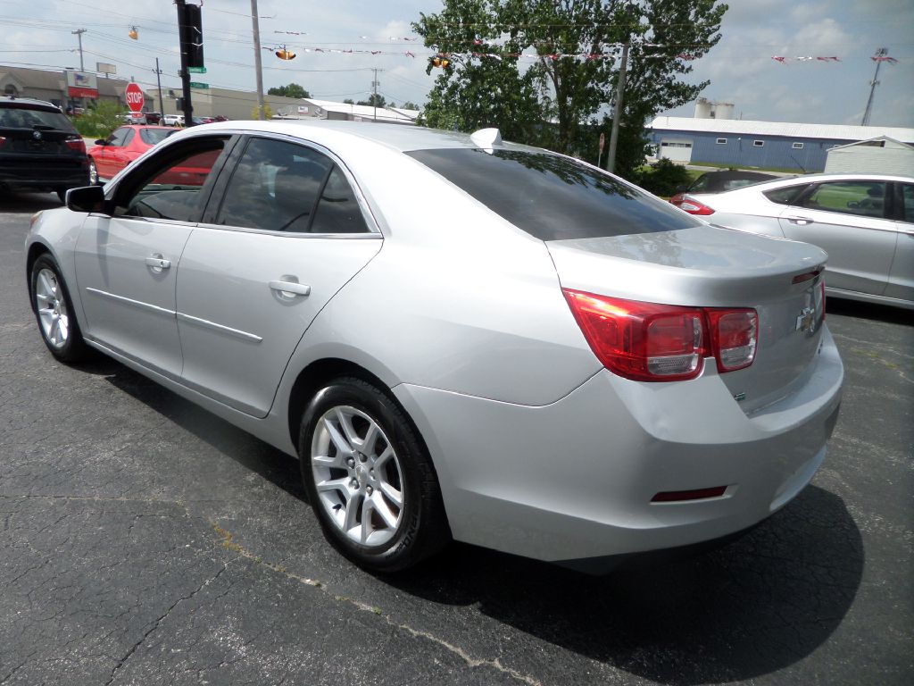 Photo 4 of this CHEVROLET MALIBU