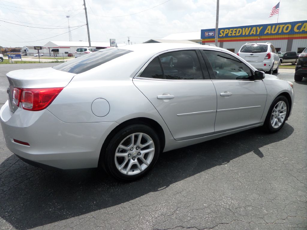 Photo 5 of this CHEVROLET MALIBU