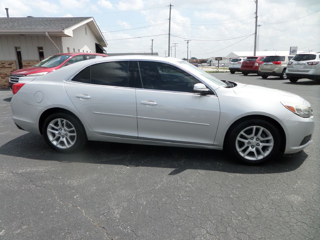 Photo 2 of this CHEVROLET MALIBU