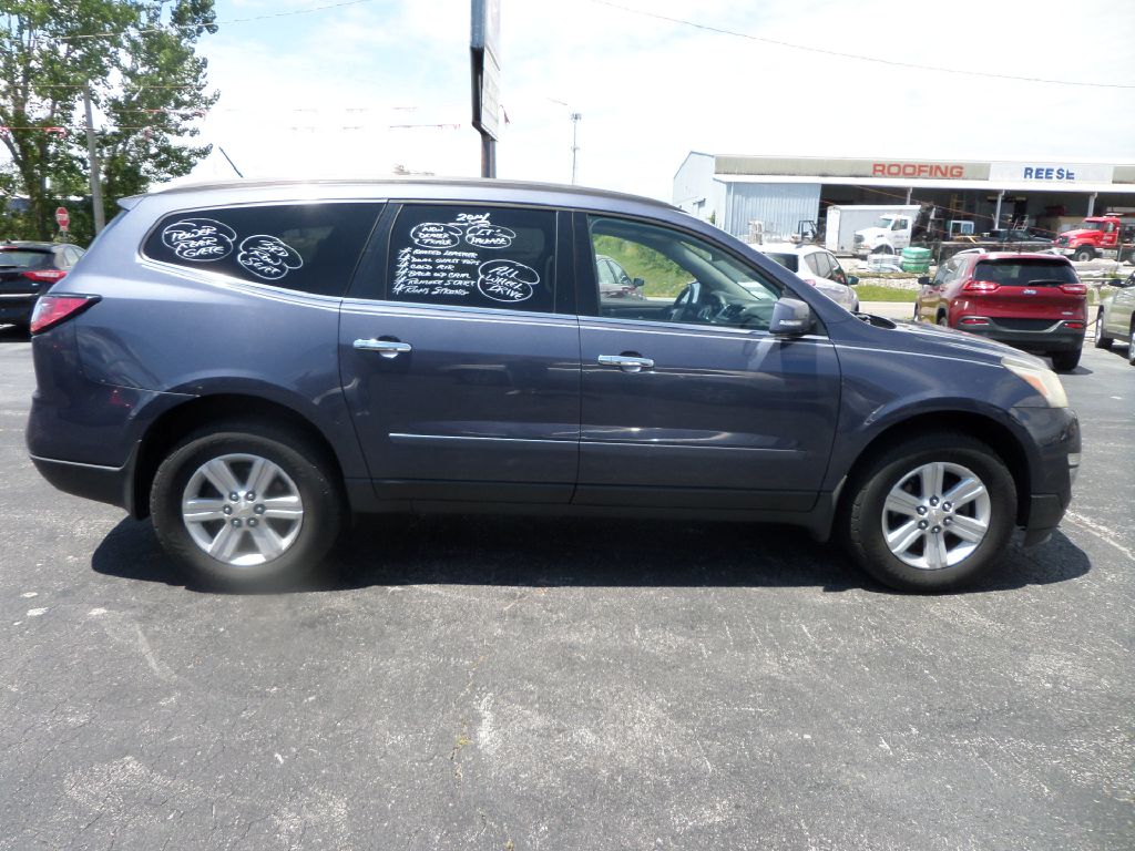 Photo 2 of this CHEVROLET TRAVERSE