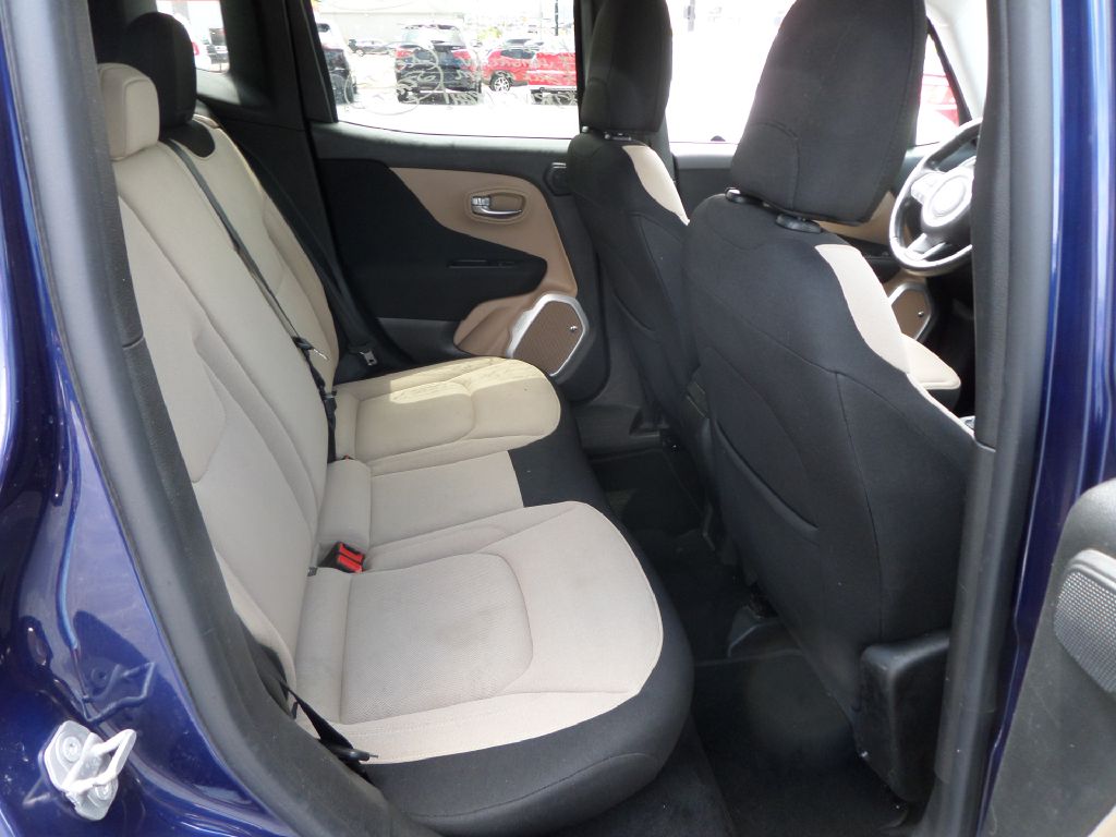 Photo 17 of this JEEP RENEGADE
