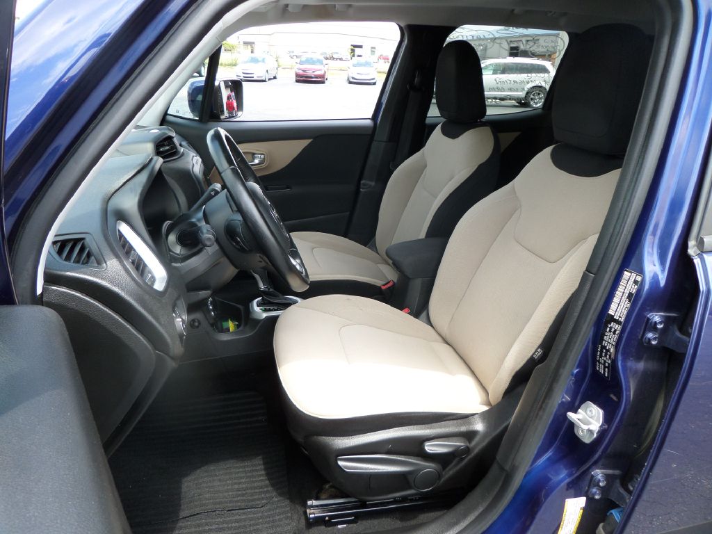Photo 18 of this JEEP RENEGADE