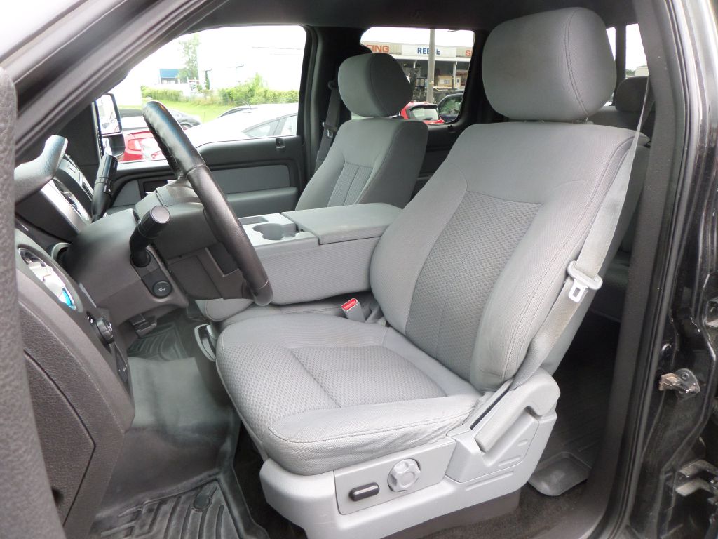 Photo 3 of this FORD F150