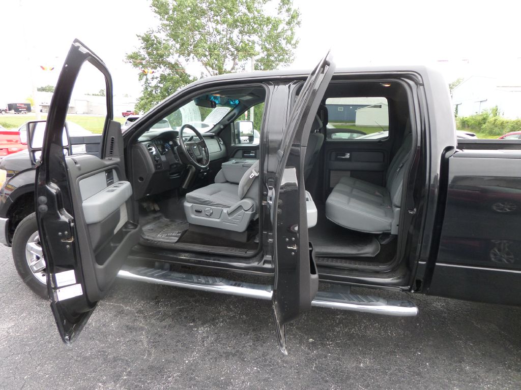 Photo 7 of this FORD F150