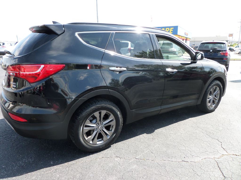 Photo 2 of this HYUNDAI SANTA FE SPORT