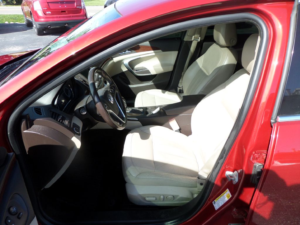 Photo 3 of this BUICK REGAL
