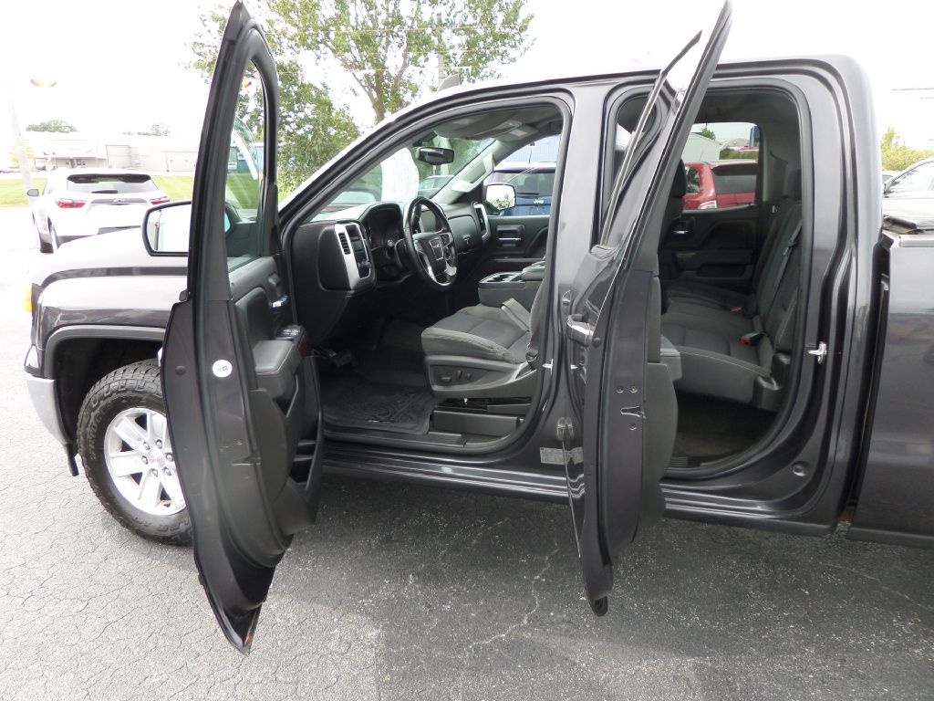 Photo 3 of this GMC SIERRA