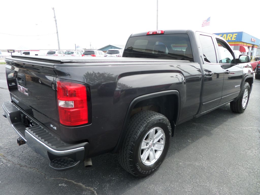 Photo 10 of this GMC SIERRA