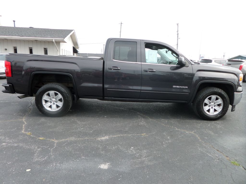 Photo 2 of this GMC SIERRA