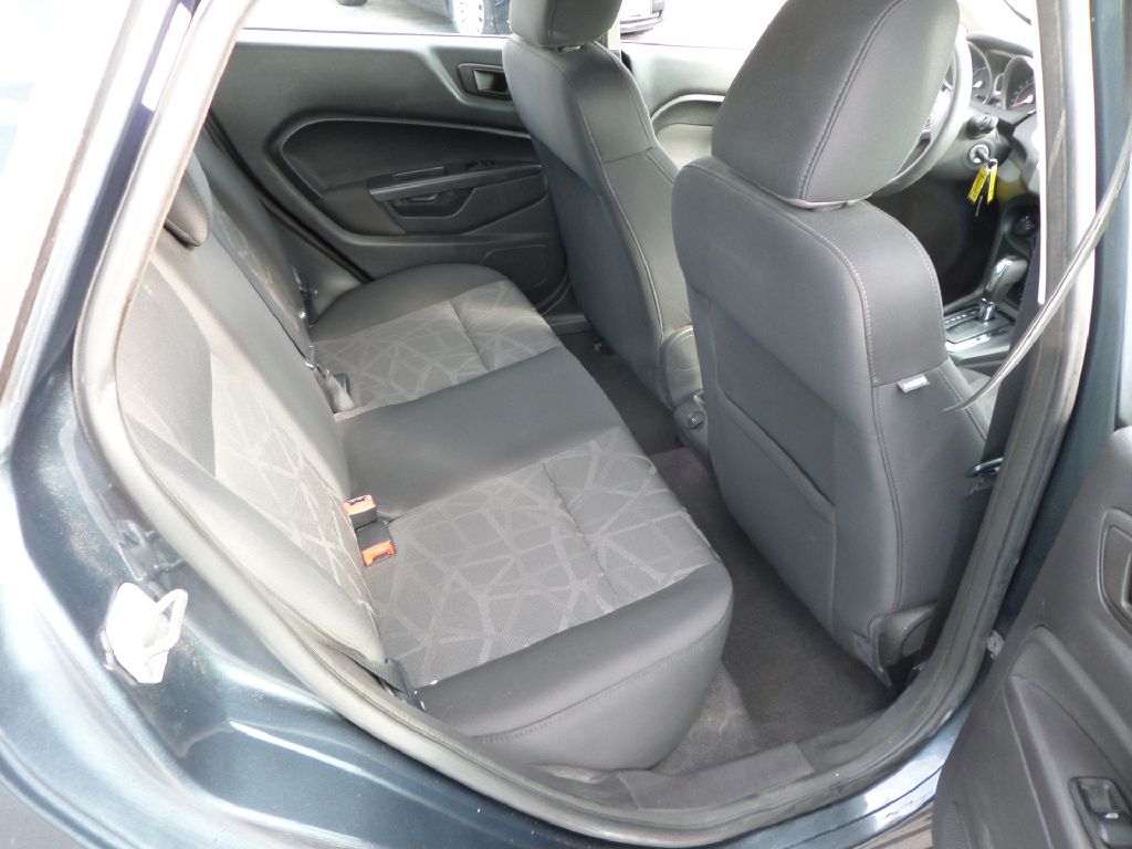 Photo 6 of this FORD FIESTA