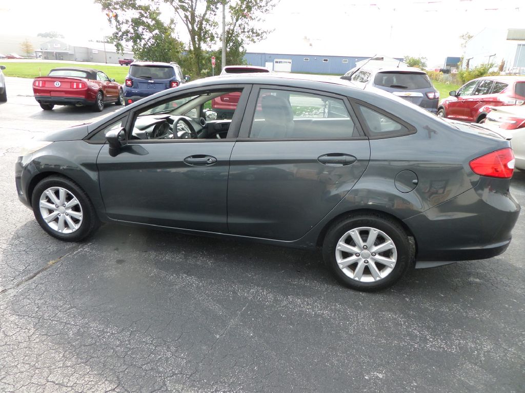 Photo 10 of this FORD FIESTA
