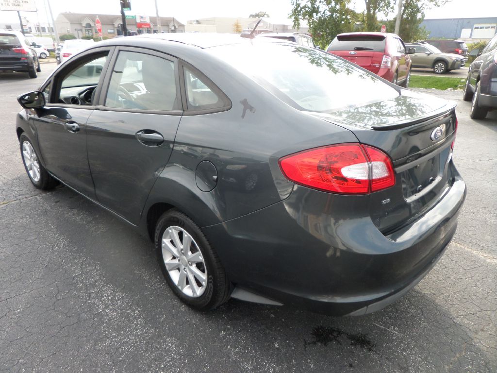 Photo 7 of this FORD FIESTA