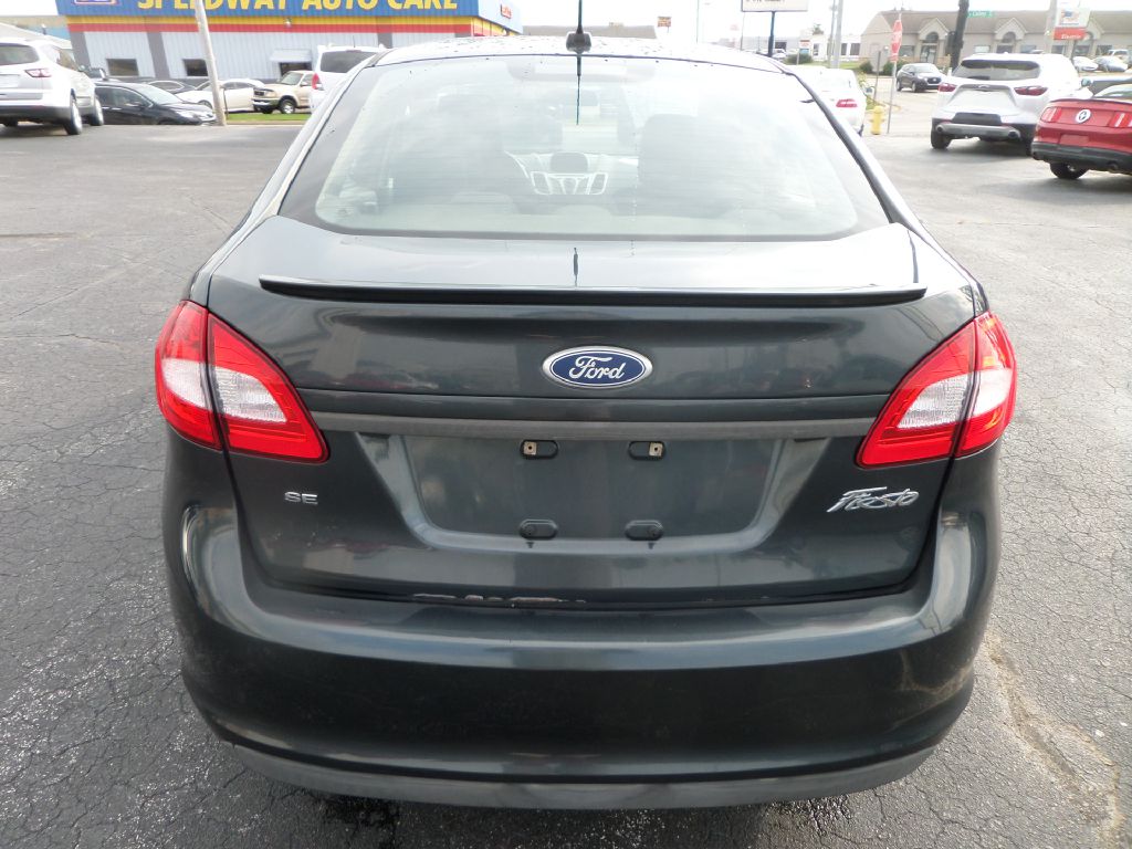 Photo 8 of this FORD FIESTA