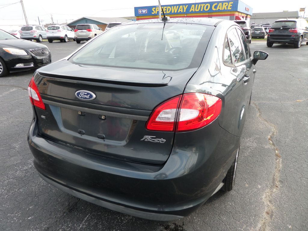 Photo 4 of this FORD FIESTA