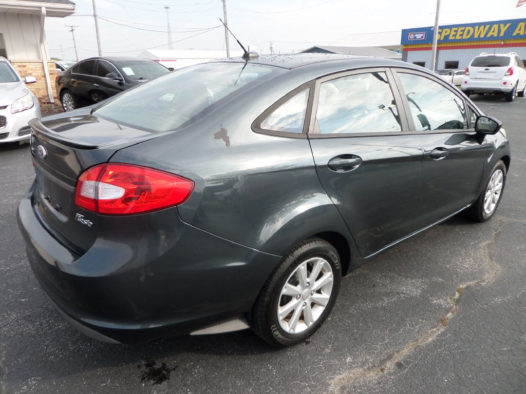 Photo 11 of this FORD FIESTA