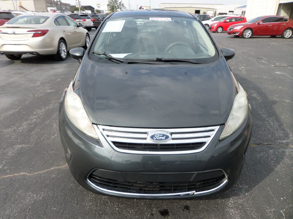Photo 14 of this FORD FIESTA