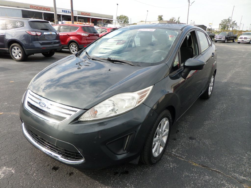Photo 15 of this FORD FIESTA
