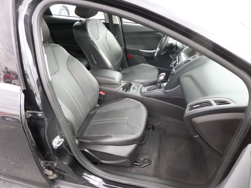Photo 6 of this FORD FOCUS