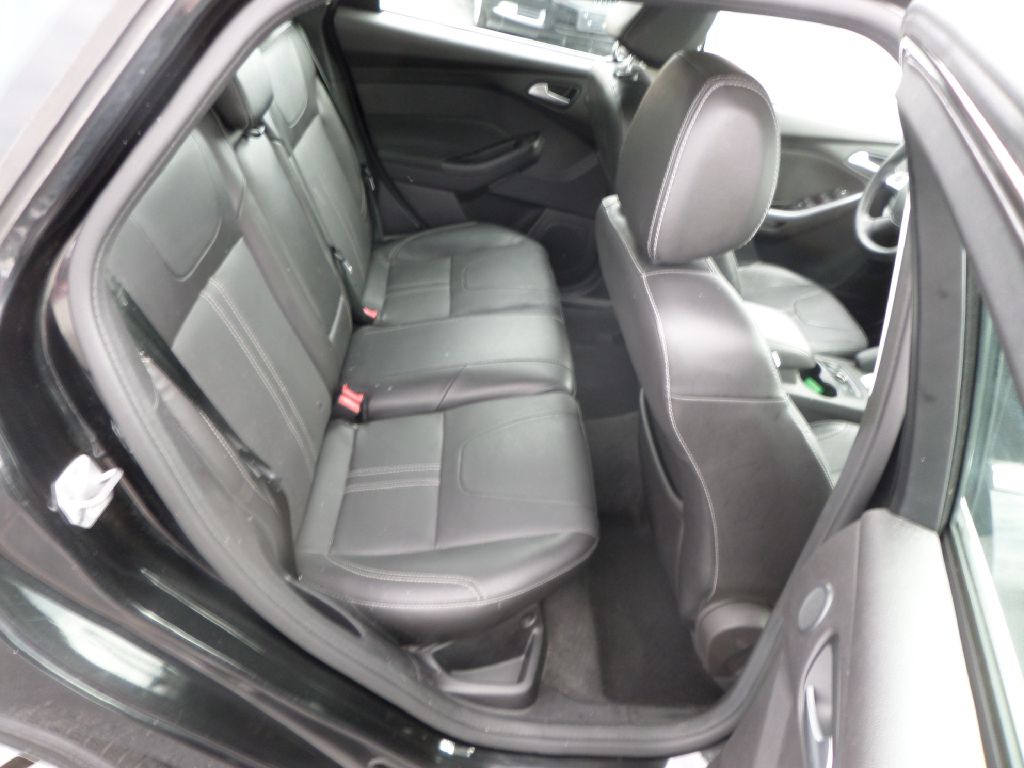 Photo 9 of this FORD FOCUS