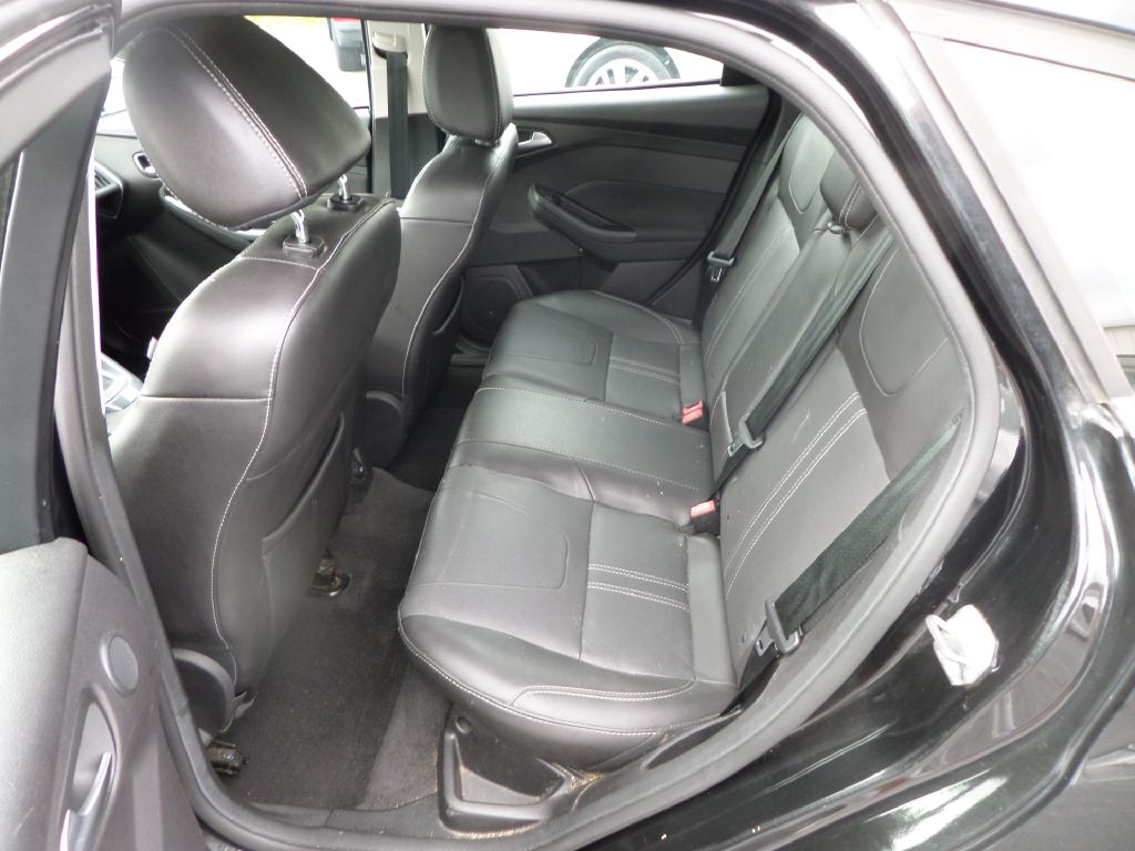 Photo 12 of this FORD FOCUS