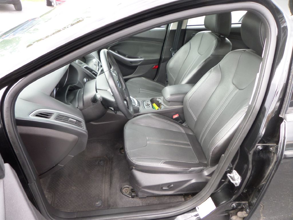 Photo 3 of this FORD FOCUS