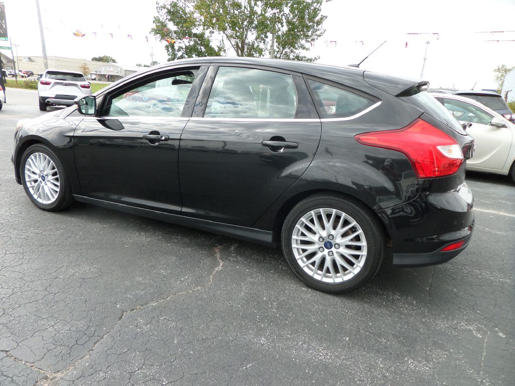 Photo 2 of this FORD FOCUS