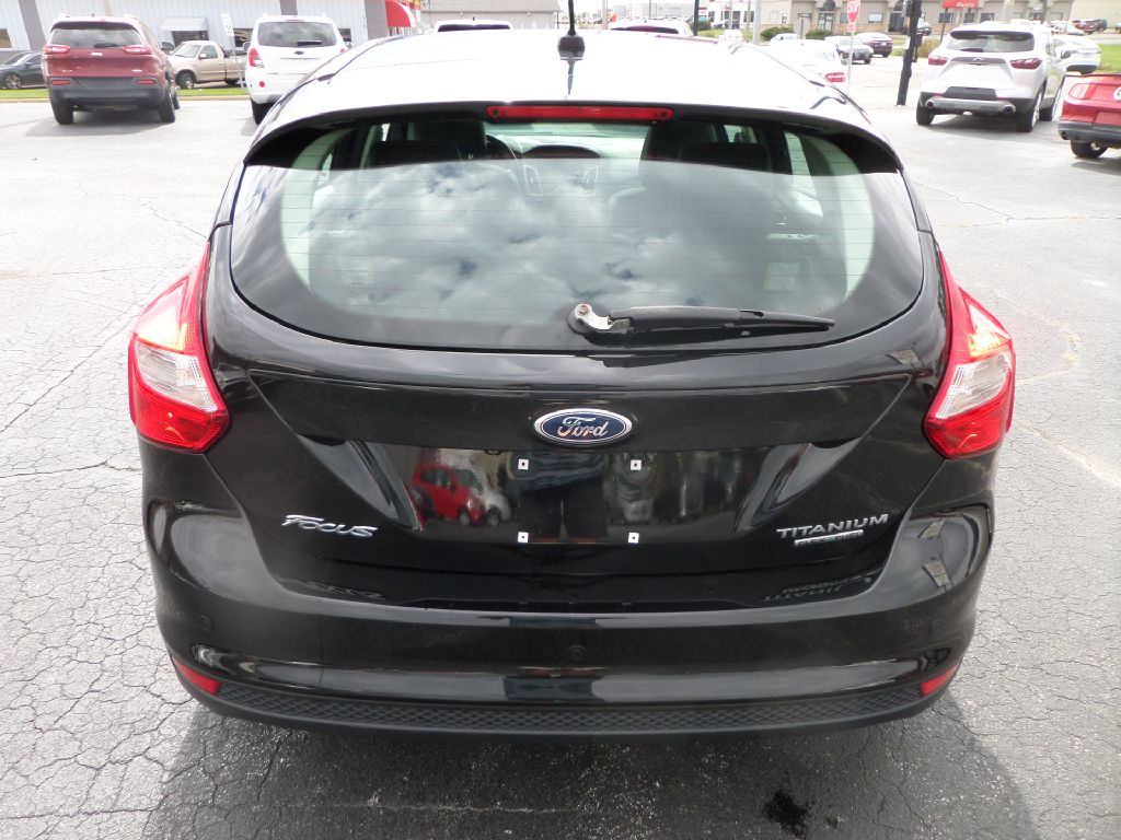Photo 5 of this FORD FOCUS