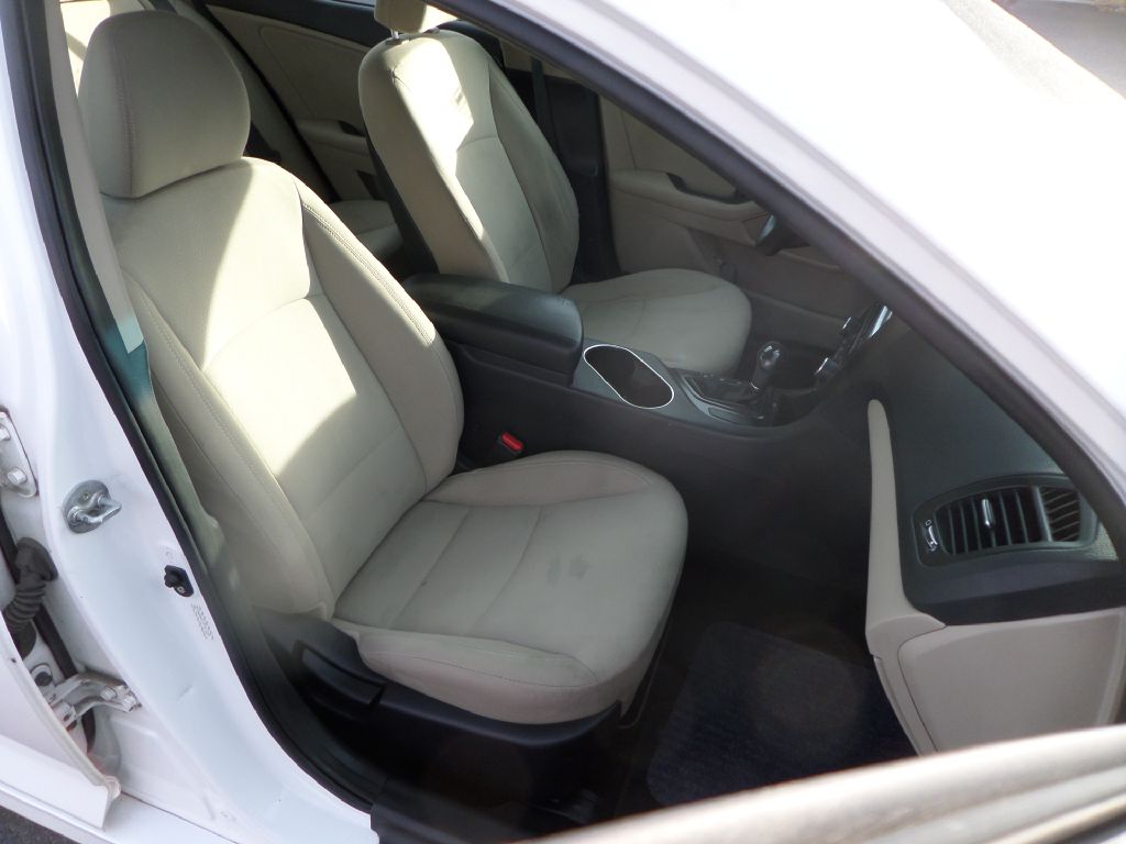 Photo 9 of this KIA OPTIMA