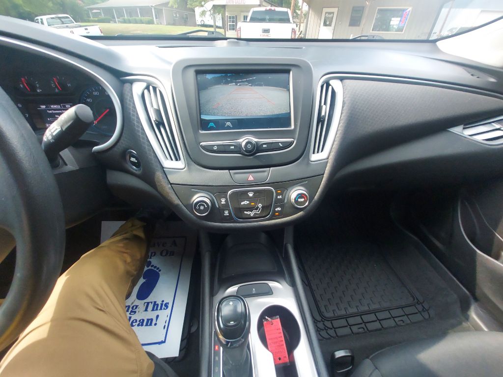 Photo 15 of this CHEVROLET MALIBU