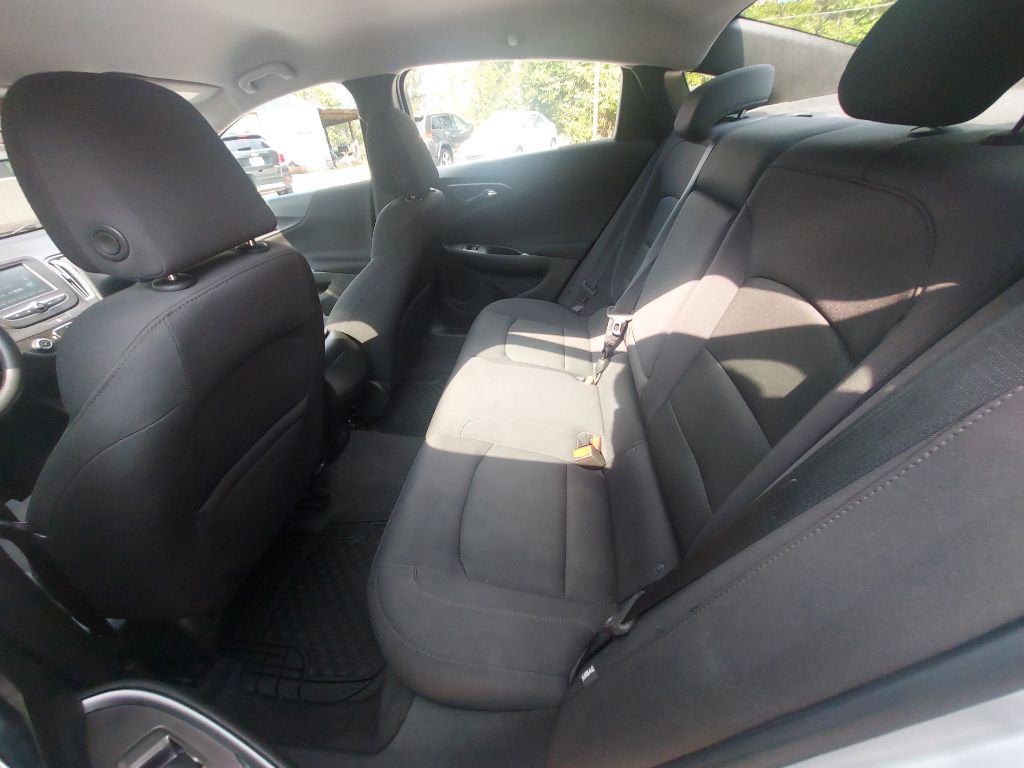 Photo 11 of this CHEVROLET MALIBU