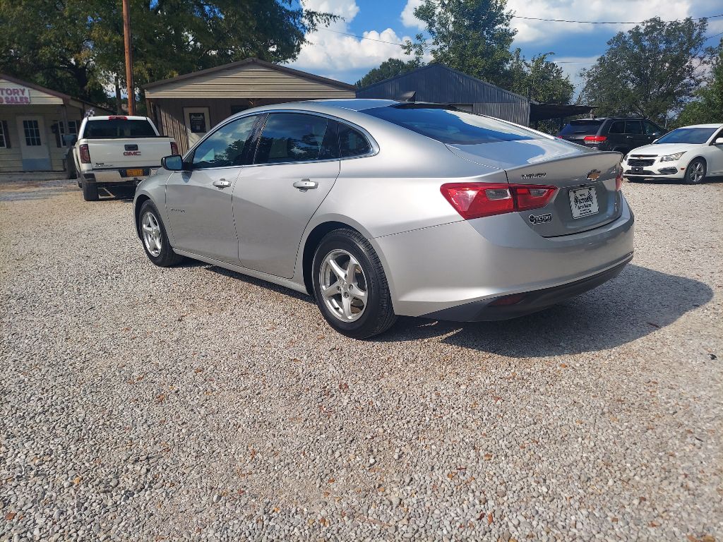 Photo 4 of this CHEVROLET MALIBU