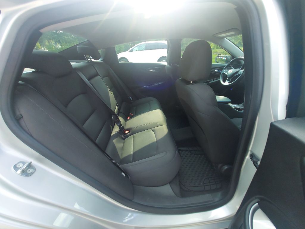 Photo 14 of this CHEVROLET MALIBU